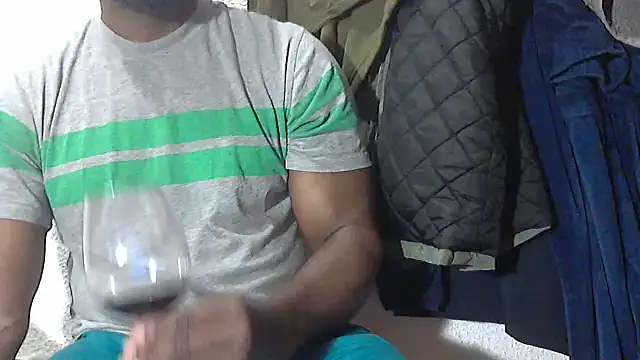 Snapshot of mmoiblack chatting on 04.14.26 mmoiblack online show from 04.14.26