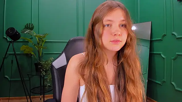 Snapshot of MaryannSoftt chatting on 02.21.25 MaryannSoftt online show from 02.21.25