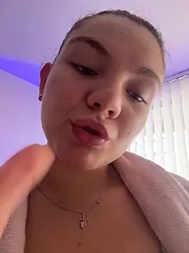 Snapshot of eva_y_marcelo chatting on 02.19.26 eva y marcelo online show from 02.19.26