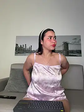 SophieRoyals online show from 04.25.26