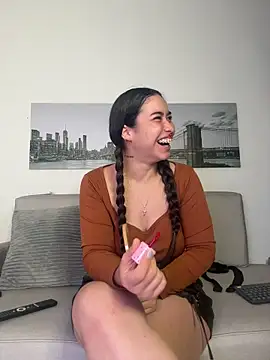 Snapshot of SophieRoyals chatting on 05.16.26 SophieRoyals online show from 05.16.26