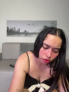 Snapshot of SophieRoyals chatting on 05.27.26 SophieRoyals online show from 05.27.26
