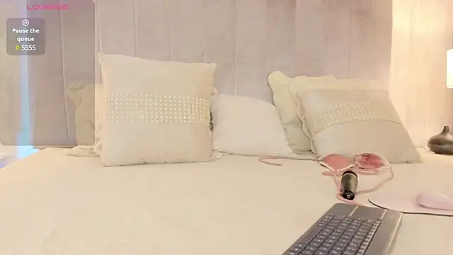 ashlyestone online show from 03.01.25