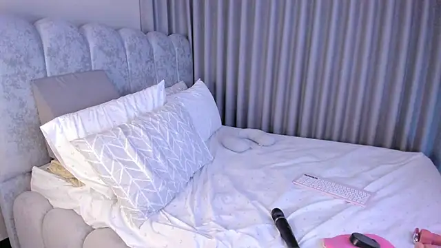 ashlyestone online show from 02.04.26