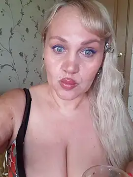 IsabellaBoni online show from 04.28.26