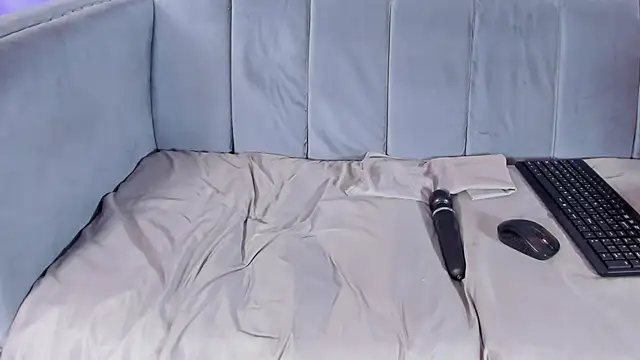 Isabellsmmith online show from 02.21.25