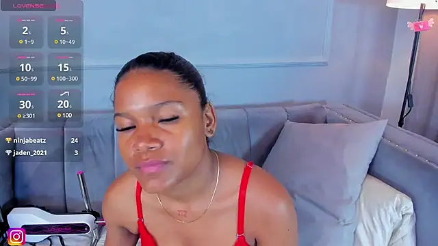 Isabellsmmith online show from 02.22.25