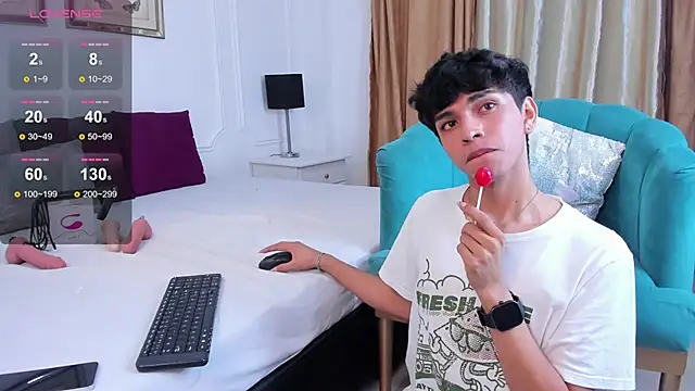 Snapshot of Santy_carrington chatting on 12.11.24 Santy carrington online show from 12.11.24