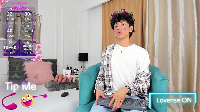 Snapshot of Santy_carrington chatting on 02.25.25 Santy carrington online show from 02.25.25