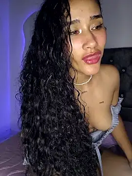 Snapshot of jaderossxx chatting on 05.21.26 jaderossxx online show from 05.21.26