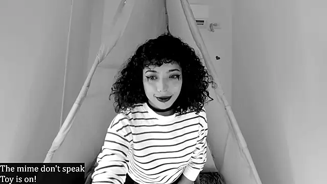 Ariella Ruiz online show from 10.14.25