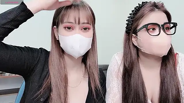 Snapshot of LyLy_Office chatting on 12.23.24 LyLy Office online show from 12.23.24