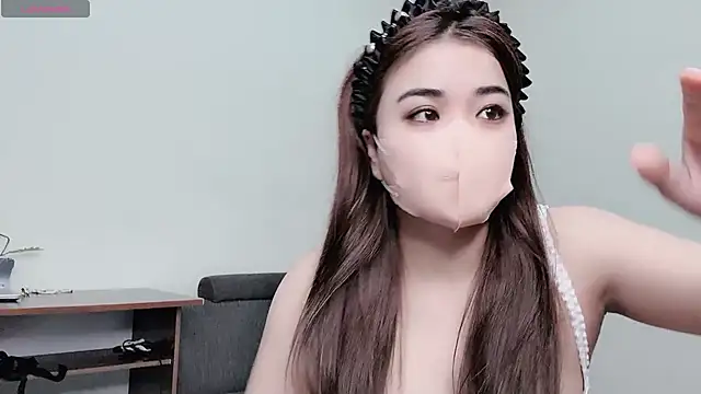 Snapshot of LyLy_Office chatting on 01.08.25 LyLy Office online show from 01.08.25