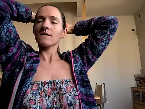 Snapshot of Milky_hairy_mommy chatting on 02.11.25 Milky hairy mommy online show from 02.11.25