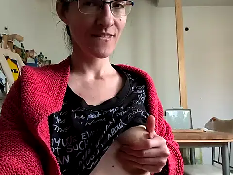 Snapshot of Milky_hairy_mommy chatting on 02.16.25 Milky hairy mommy online show from 02.16.25