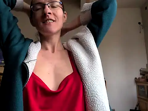 Snapshot of Milky_hairy_mommy chatting on 03.11.25 Milky hairy mommy online show from 03.11.25