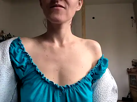 Snapshot of Milky_hairy_mommy chatting on 03.11.25 Milky hairy mommy online show from 03.11.25