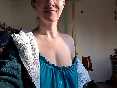 Snapshot of Milky_hairy_mommy chatting on 03.12.25 Milky hairy mommy online show from 03.12.25