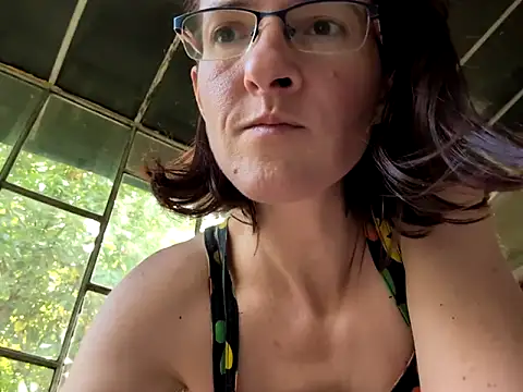 Snapshot of Milky_hairy_mommy chatting on 09.19.25 Milky hairy mommy online show from 09.19.25