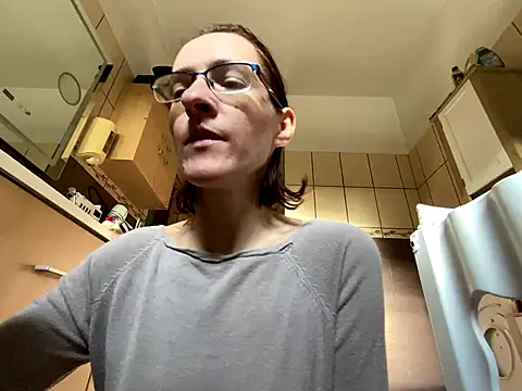 Snapshot of Milky_hairy_mommy chatting on 10.13.25 Milky hairy mommy online show from 10.13.25