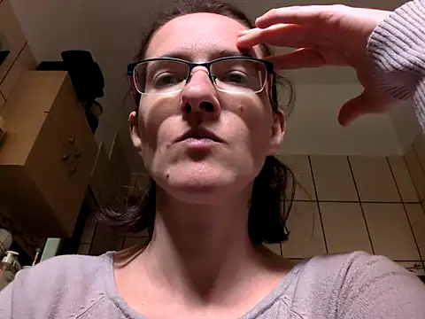 Snapshot of Milky_hairy_mommy chatting on 10.21.25 Milky hairy mommy online show from 10.21.25