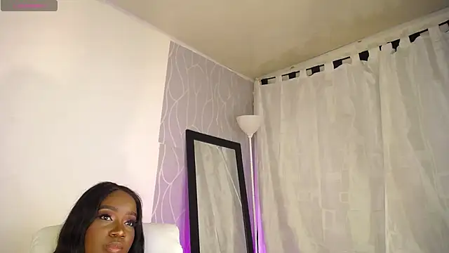 Snapshot of Britanymooree chatting on 12.13.24 Britanymooree online show from 12.13.24