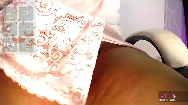 Snapshot of Britanymooree chatting on 12.15.24 Britanymooree online show from 12.15.24