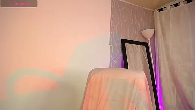 Snapshot of Britanymooree chatting on 02.08.25 Britanymooree online show from 02.08.25