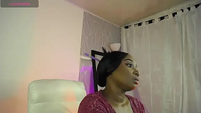 Snapshot of Britanymooree chatting on 03.11.25 Britanymooree online show from 03.11.25