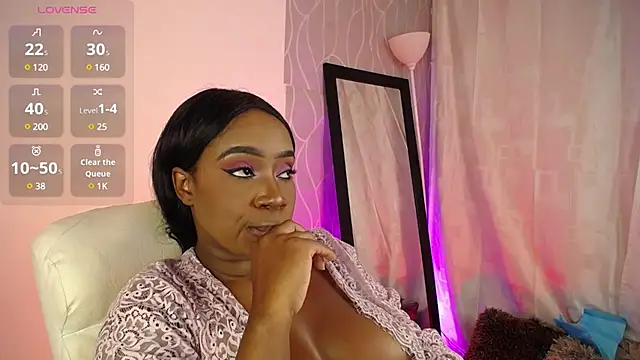 Snapshot of Britanymooree chatting on 03.17.25 Britanymooree online show from 03.17.25