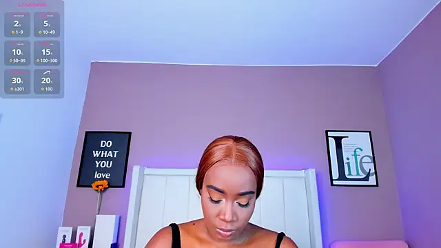 Snapshot of Britanymooree chatting on 09.23.25 Britanymooree online show from 09.23.25