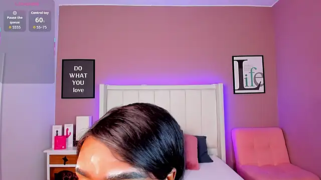 Snapshot of Britanymooree chatting on 10.14.25 Britanymooree online show from 10.14.25