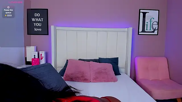 Snapshot of Britanymooree chatting on 10.27.25 Britanymooree online show from 10.27.25