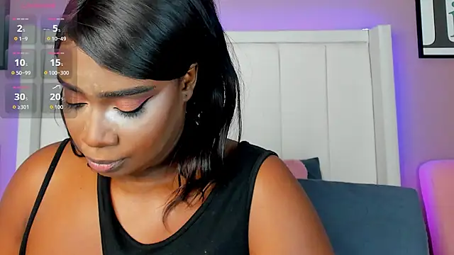 Snapshot of Britanymooree chatting on 10.29.25 Britanymooree online show from 10.29.25