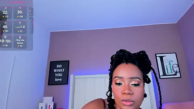 Snapshot of Britanymooree chatting on 12.01.25 Britanymooree online show from 12.01.25