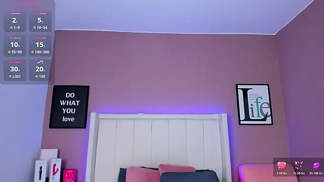 Snapshot of Britanymooree chatting on 12.04.25 Britanymooree online show from 12.04.25