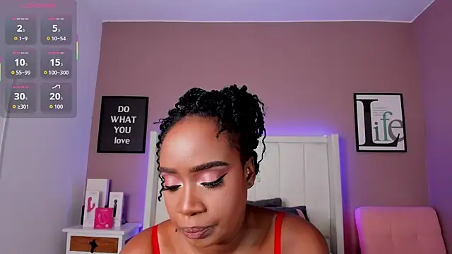 Snapshot of Britanymooree chatting on 12.17.25 Britanymooree online show from 12.17.25