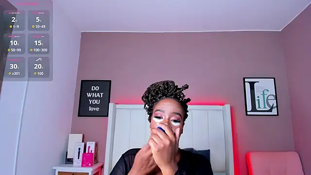 Snapshot of Britanymooree chatting on 01.07.26 Britanymooree online show from 01.07.26