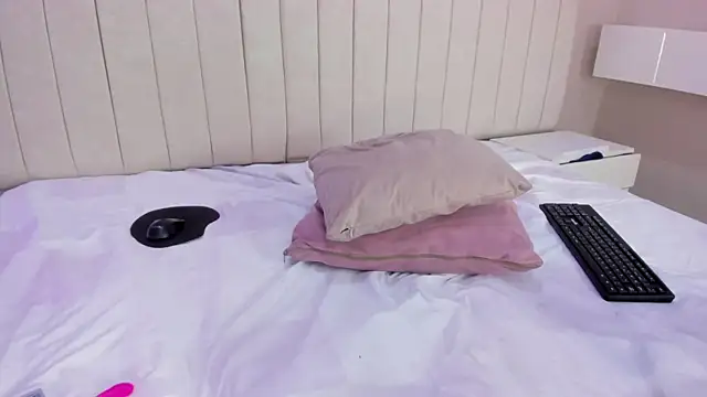 Snapshot of Littleolivia_ chatting on 01.20.25 Littleolivia online show from 01.20.25