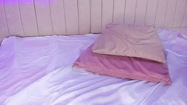 Snapshot of Littleolivia_ chatting on 01.24.25 Littleolivia online show from 01.24.25