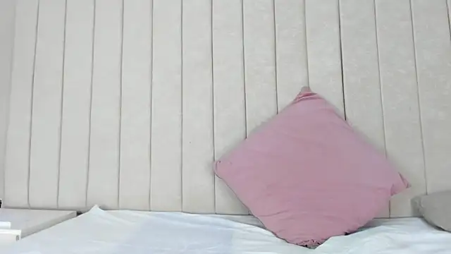 Snapshot of Littleolivia_ chatting on 02.05.25 Littleolivia online show from 02.05.25