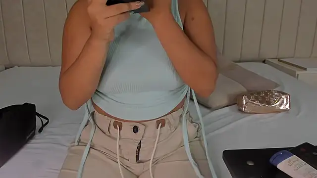 Snapshot of Littleolivia_ chatting on 02.25.25 Littleolivia online show from 02.25.25