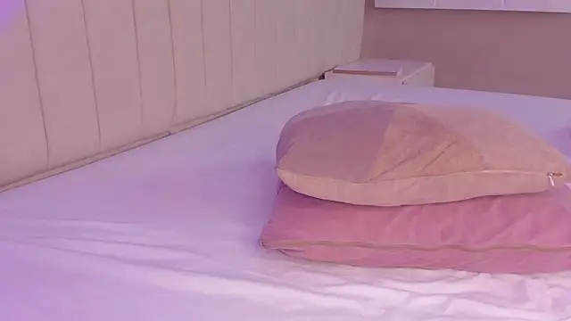 Snapshot of Littleolivia_ chatting on 03.18.25 Littleolivia online show from 03.18.25