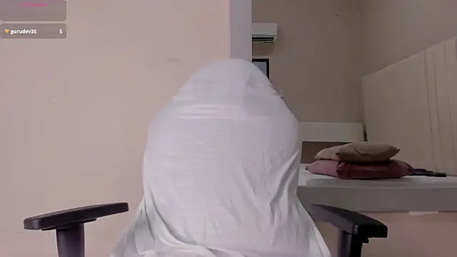 Snapshot of Littleolivia_ chatting on 03.19.25 Littleolivia online show from 03.19.25