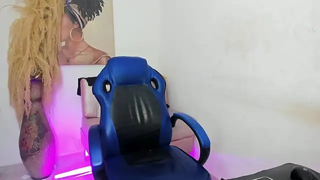 mia foxts online show from 11.10.25