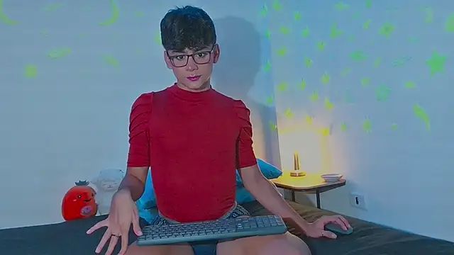 Snapshot of arnold_laurent_ chatting on 12.01.24 arnold laurent online show from 12.01.24