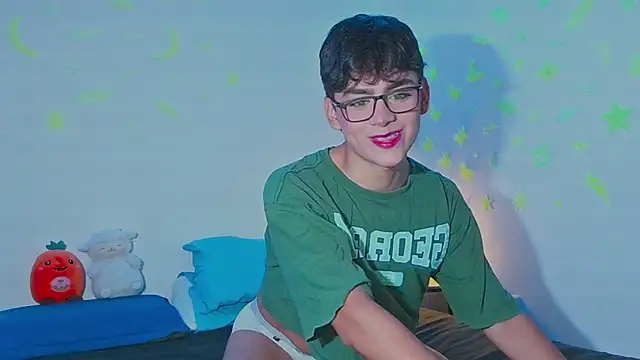 Snapshot of arnold_laurent_ chatting on 12.02.24 arnold laurent online show from 12.02.24