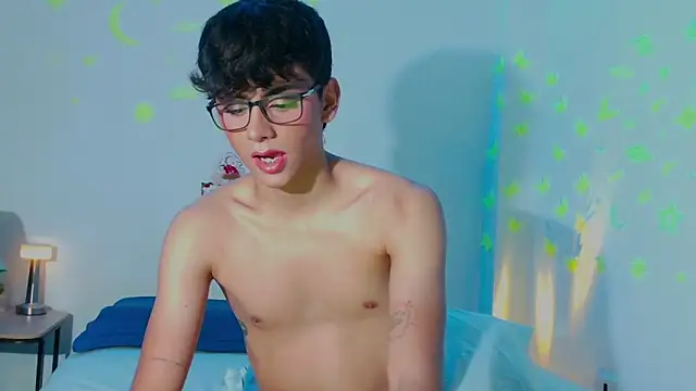 Snapshot of arnold_laurent_ chatting on 12.17.24 arnold laurent online show from 12.17.24