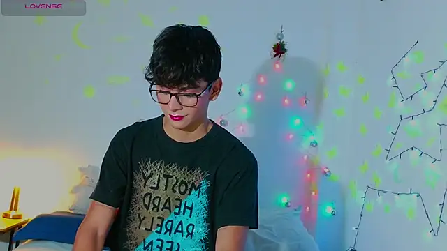 Snapshot of arnold_laurent_ chatting on 12.20.24 arnold laurent online show from 12.20.24