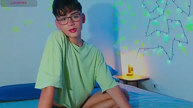 Snapshot of arnold_laurent_ chatting on 01.04.25 arnold laurent online show from 01.04.25